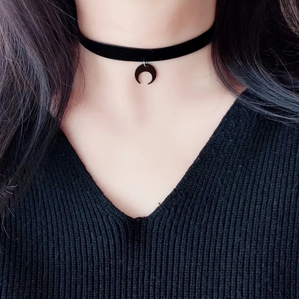 NEW! Black Velvet Moon Choker Necklace 🌙 B0-9